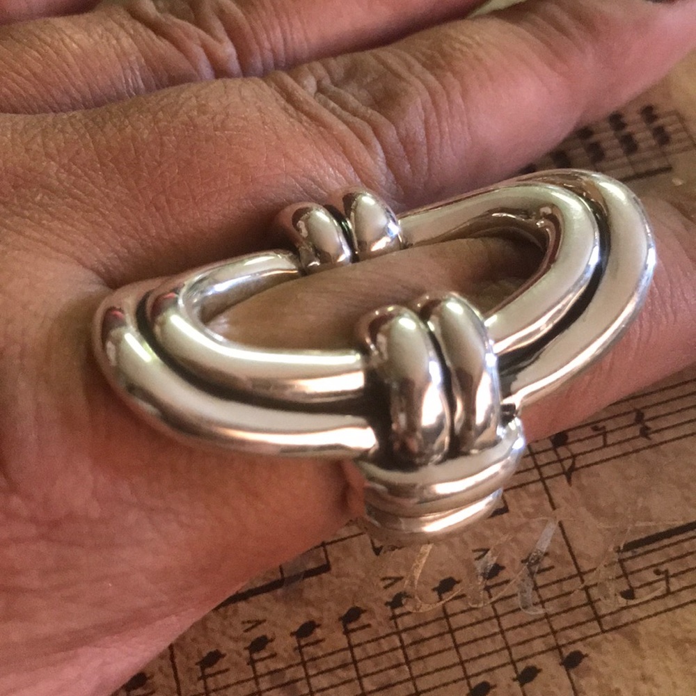 Beautiful ring 6 woman